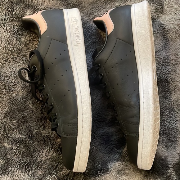 Adidas Stan Smith Shoes - Picture 4 of 5